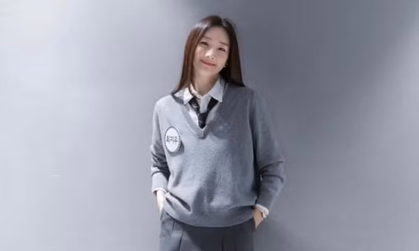 "Mẹ 1 con" Choi Ji Woo khoe nhan sắc lão hóa ngược với màn hóa "nữ sinh" ở tuổi U50