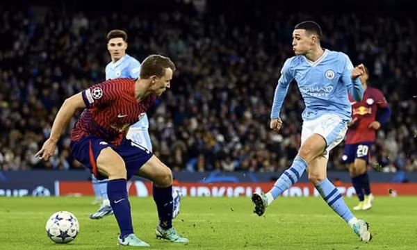 Man City thắng dù bị dẫn hai bàn ở Champions League