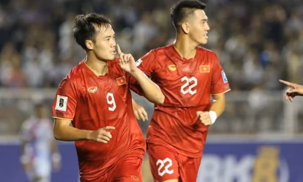 Đi tìm tiền đạo phù hợp cho huấn luyện viên Troussier