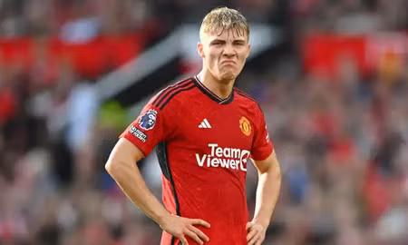 Stam lý giải vì sao Hojlund chưa thể ghi bàn ở Premier League