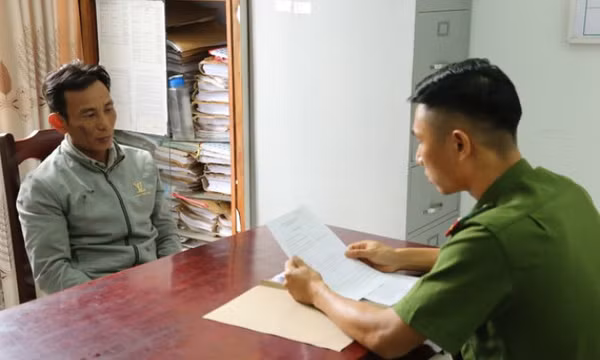 Tạm giữ đối tượng đập vỡ máy đo nồng độ cồn của công an