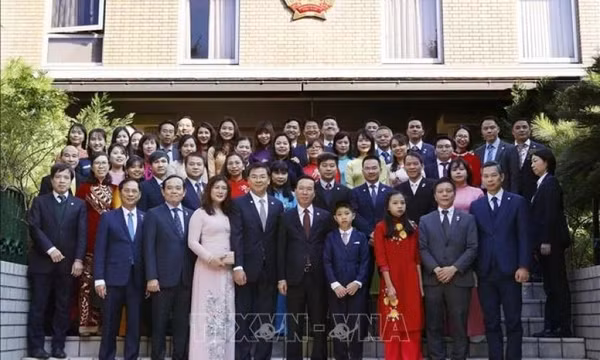 Chủ tịch nước Võ Văn Thưởng thăm, làm việc với Đại sứ quán Việt Nam tại Nhật Bản