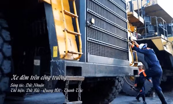 MV "Xe đêm trên công trường"
