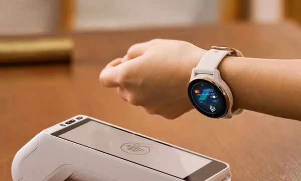 Thị trường smartwatch đón nhận thêm giải pháp giao dịch không tiền mặt