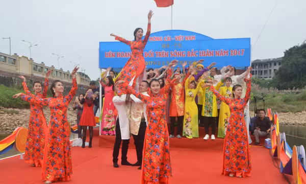 Ngày 30/11: Hát đối trên sông biên giới Bắc Luân
