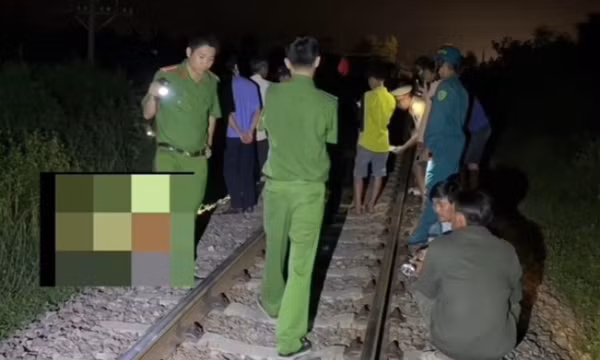 Ngồi trên đường ray uống bia, thanh niên bị tàu hỏa tông tử vong