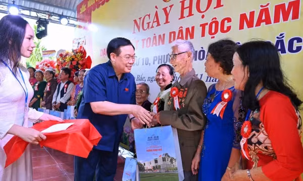 Chủ tịch Quốc hội Vương Đình Huệ dự Ngày hội Đại đoàn kết toàn dân tộc tại thành phố Đà Nẵng