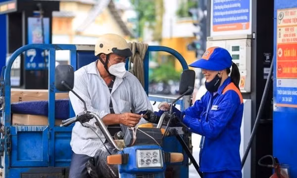 Thủ tướng yêu cầu kiểm tra việc lập hóa đơn điện tử tại cửa hàng xăng dầu