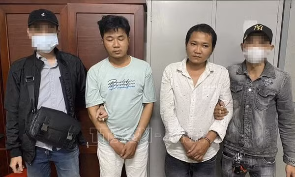 Bắt 2 đối tượng truy nã đang lẩn trốn tại TP Hồ Chí Minh