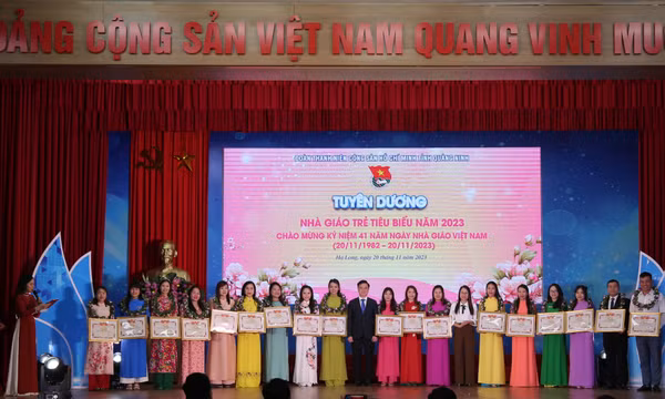 Tuyên dương Nhà giáo trẻ, sinh viên, học sinh tiêu biểu năm 2023