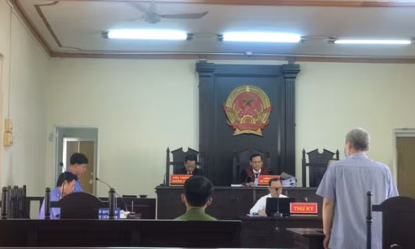 Cựu Phó Chánh án TAND tỉnh Bạc Liêu lĩnh án vì 'vòi' tiền, tình của bị cáo để xử án treo