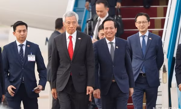 Thủ tướng Singapore đến Hà Nội, bắt đầu thăm chính thức Việt Nam