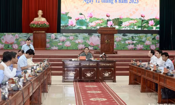 Nỗ lực tìm giải pháp khắc phục sớm tình trạng sạt lở ven sông, ven biển vùng Đồng bằng sông Cửu Long