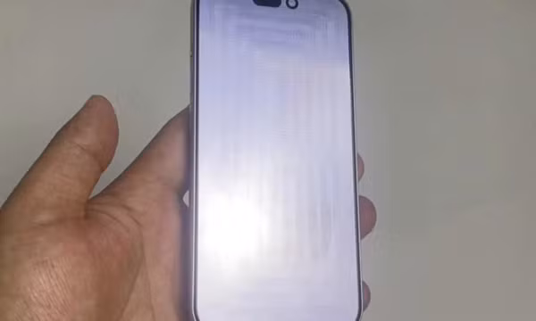 iPhone 15 Pro lộ mô hình với viền siêu mỏng