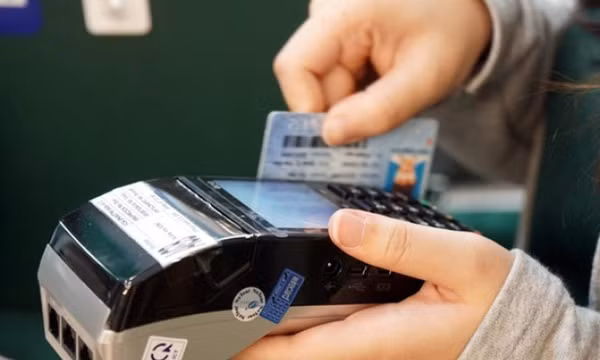 Tìm nạn nhân của thủ đoạn rút tiền mặt không lãi suất từ thẻ tín dụng