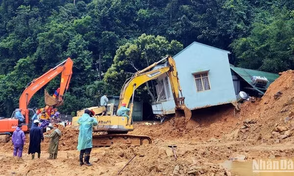 Truy tặng Huy hiệu “Tuổi trẻ dũng cảm” cho Đại úy Lê Ánh Sáng và anh Phạm Ngọc Anh