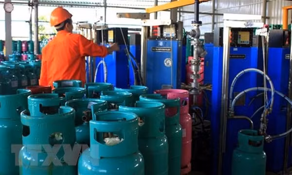 Từ ngày 1/9 giá gas bán lẻ trong nước tăng tới 33.000 đồng mỗi bình