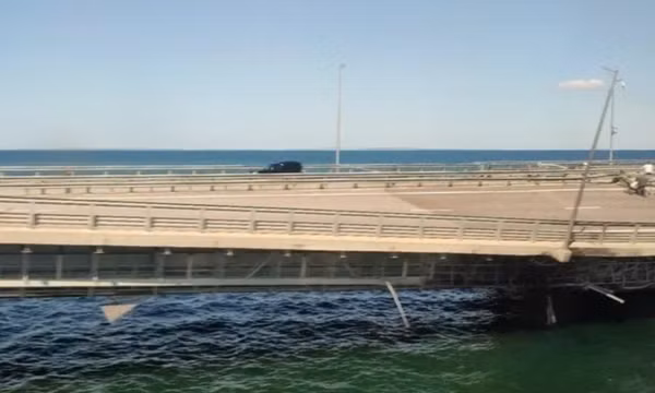 Nga lắp rào chắn chống xuồng không người lái để bảo vệ cầu Crimea