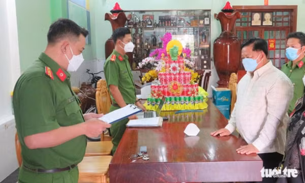 Truy tố cựu trưởng Phòng cảnh sát giao thông An Giang cấp sai quy định 5.056 biển số xe