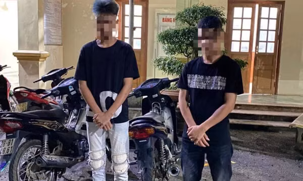 Hoà Bình: 2 thanh niên nhiều lần lạng lách, rú ga trêu chọc CSGT