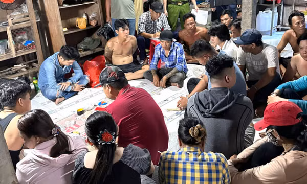 4 đối tượng tổ chức lắc tài xỉu tại nhà riêng bị khởi tố