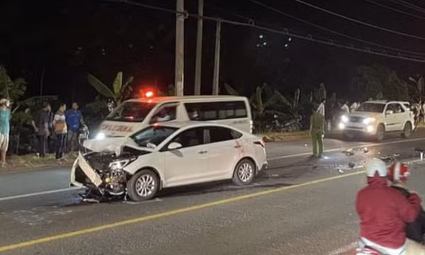 Xe máy va chạm với ô tô trên QL20, một thanh niên tử vong tại chỗ