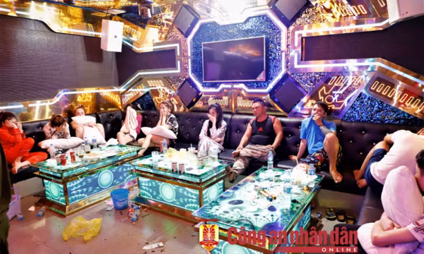 Hàng chục nhân viên và khách karaoke dương tính với ma túy