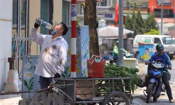 Đông Bắc Bộ và Thủ đô Hà Nội có mưa rào và dông rải rác
