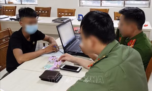Bắt 2 đối tượng quảng cáo dịch vụ khiêu dâm để lừa đảo