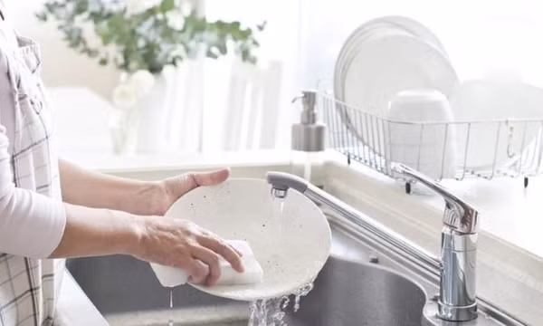 Mẹo rửa sạch bát đĩa mà không cần nước rửa chén