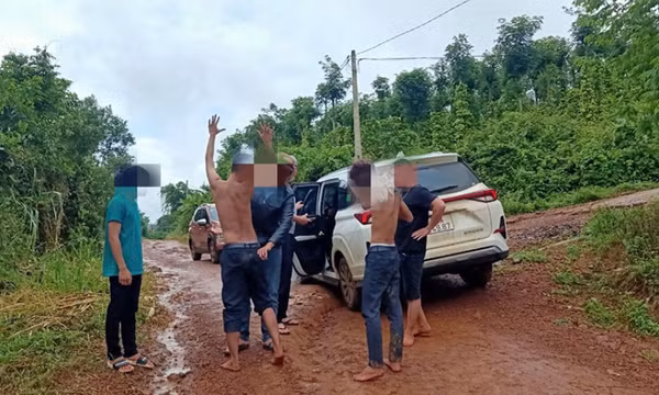 Bắt con nợ đánh đập vì 15 triệu đồng chưa trả