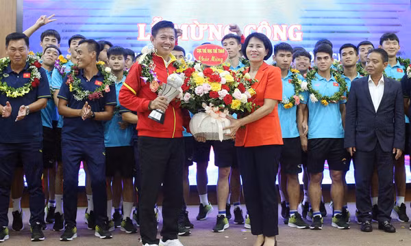 U23 Việt Nam được vinh danh, HLV Hoàng Anh Tuấn nói lời xúc động