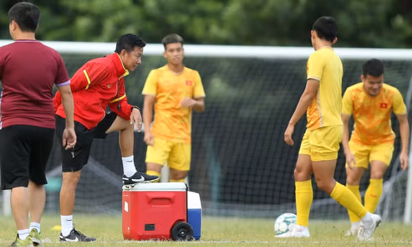 U23 Việt Nam tập kín bài chống ném biên