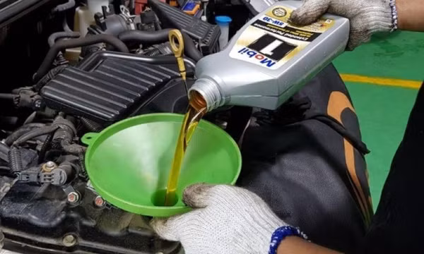 Hướng dẫn tự thay nhớt động cơ cho ô tô