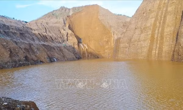 Tìm thấy 19 thi thể trong vụ sạt lở mỏ ngọc bích ở Myanmar