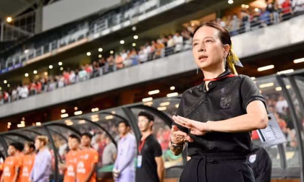 Madam Pang tranh cử Chủ tịch LĐBĐ Thái Lan