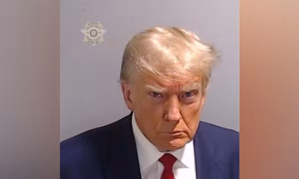 Mỹ công bố ảnh hồ sơ nhà tù của ông Trump