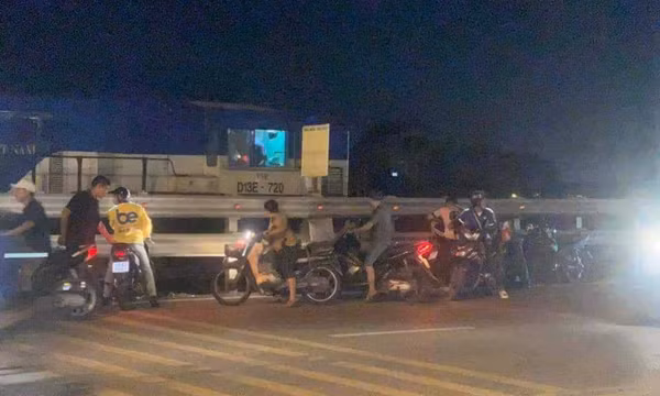 Cố tình băng qua đường ray, người đàn ông bị tàu hoả đâm tử vong