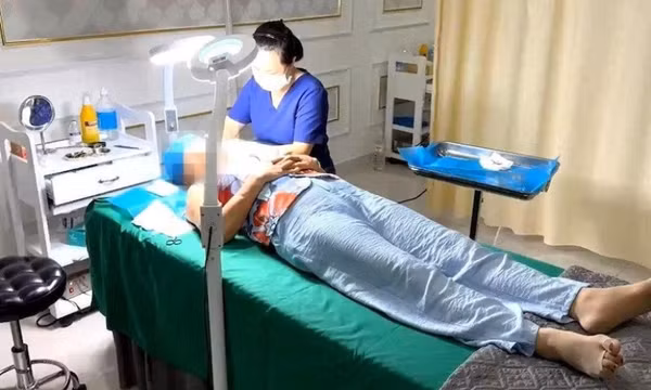 Phát hiện một cơ sở thẩm mỹ để nhân viên lao công phẫu thuật cho khách