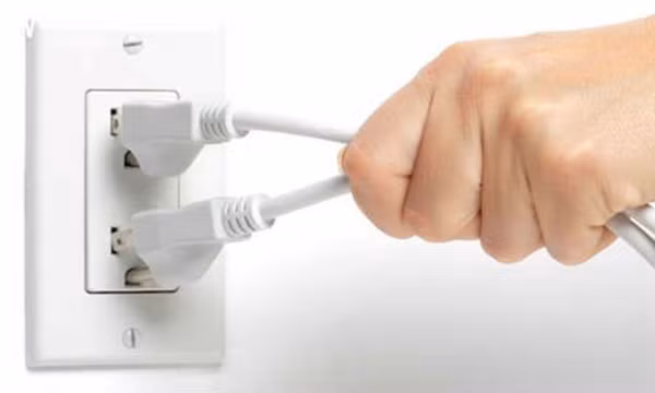 Các thiết bị trong nhà nên rút điện khi đi vắng nhiều ngày?
