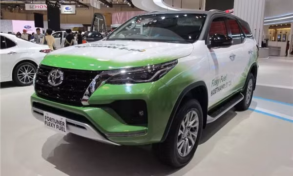 Toyota Fortuner phiên bản mới bất ngờ trình làng, nhăm nhe hất cẳng Ford Everest và Hyundai Santa Fe