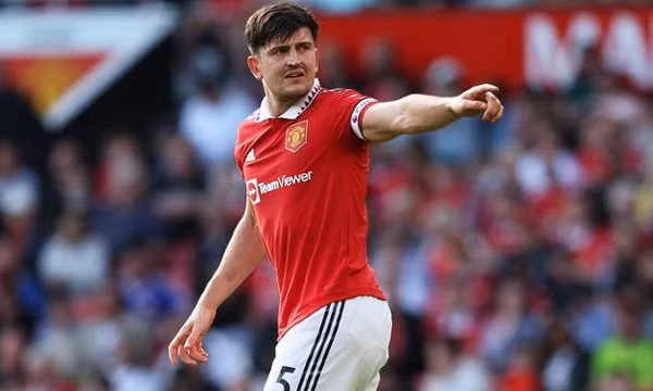Man Utd từ chối cho mượn Maguire