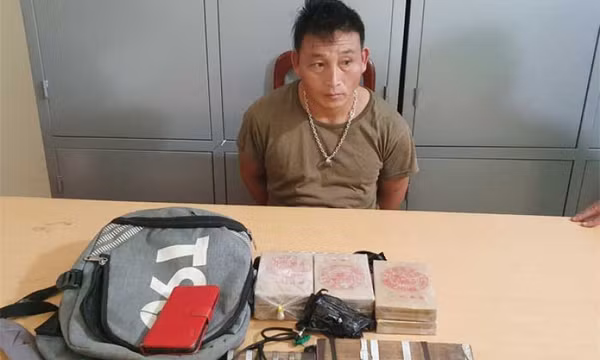 Bắt giữ đối tượng vận chuyển trái phép 6 bánh heroin