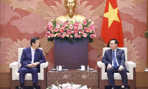 Chủ tịch Quốc hội Vương Đình Huệ tiếp Chủ tịch Đảng Công Minh Nhật Bản