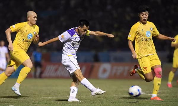 Hà Nội thoát thua Thanh Hóa ở phút bù V-League