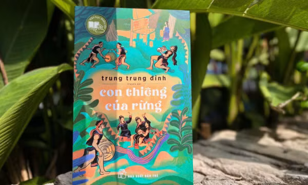 Nhà văn Trung Trung Đỉnh ra mắt 'Con thiêng của rừng'