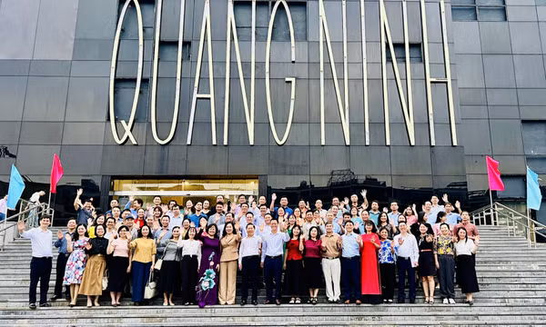 Đoàn đại biểu hội giảng nhà giáo GDNN tham quan TP Hạ Long