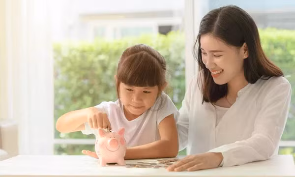 8 cách giúp trẻ làm quen với quản lý tiền bạc