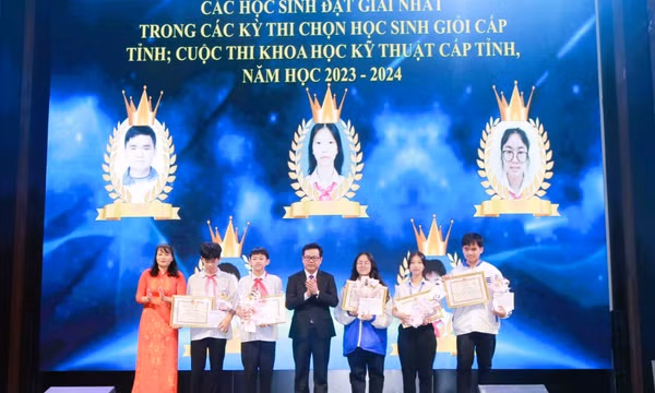 TP Móng Cái: Quan tâm đầu tư cho giáo dục mũi nhọn