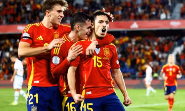 Tây Ban Nha thắng nhờ bàn penalty phút bù